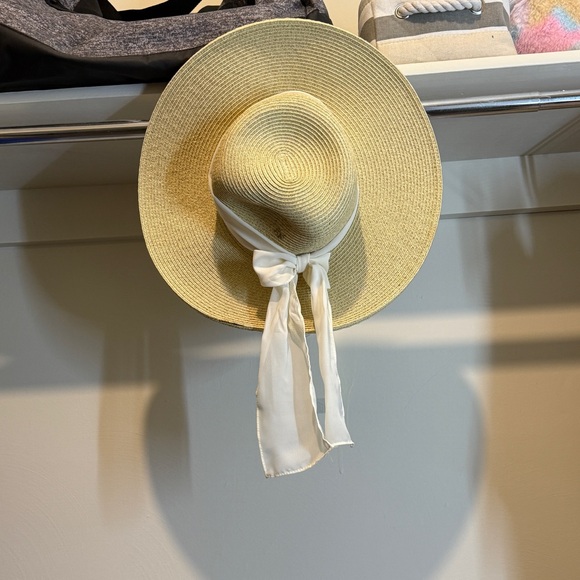 Accessories - Stylish Straw Hat with White Ribbon